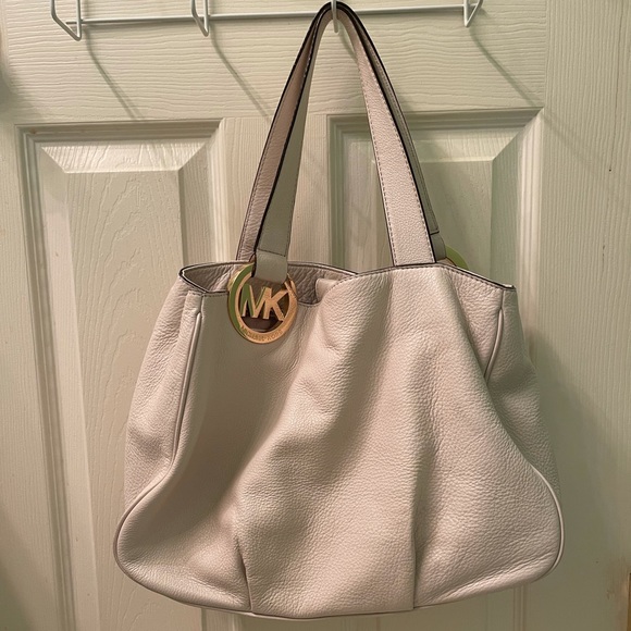 Michael Kors Fulton Large Ivory Leather Shoulder Bag - Picture 13 of 14